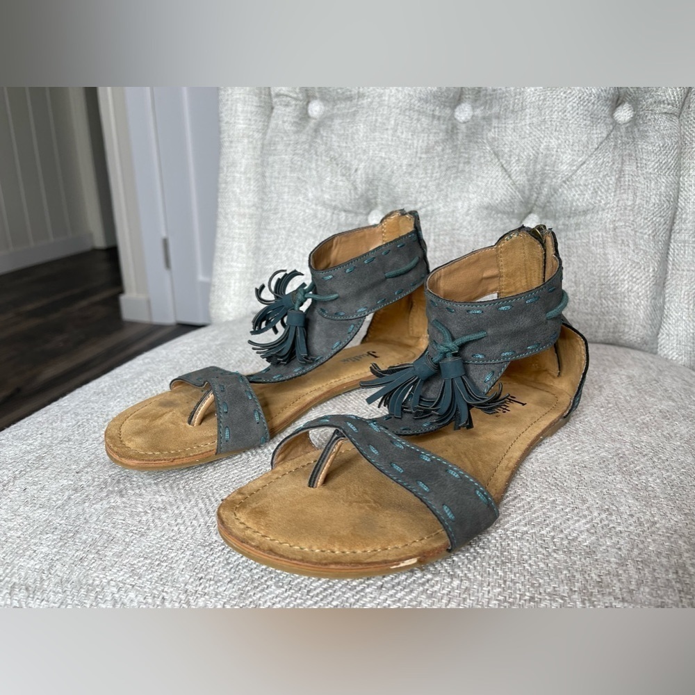 Justin Women’s Western Flats Sandals Tassel Accent Size 6 Vegan Leather